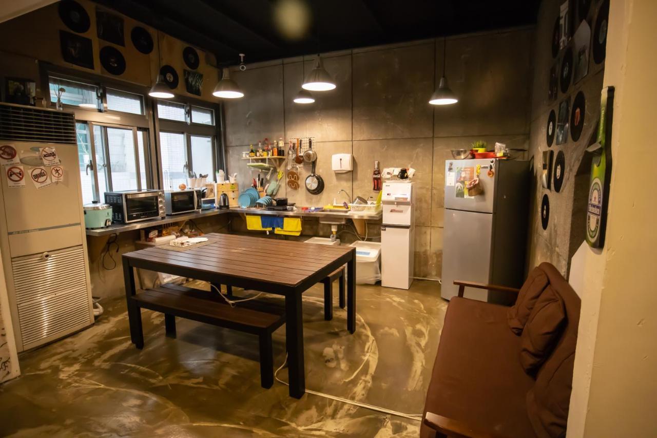 Hostel Jiizu Taipei Exterior photo